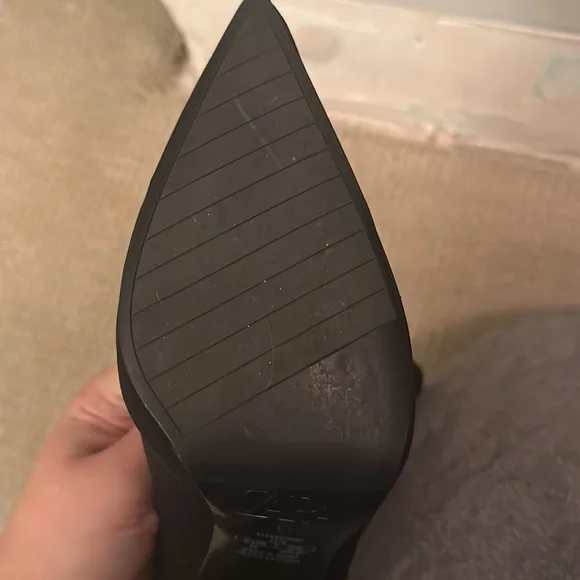 Worn once! Brand new black Zara stiletto ankle boots. Minor scuffing on bottom - Picture 5 of 6